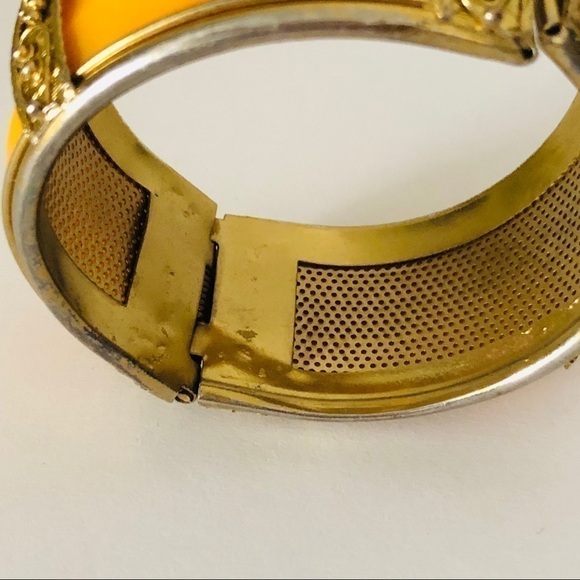 Vtg Gold Filagree Enamel Hinge Bracelet - Picture 3 of 3